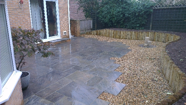 Indian Sandstone Paving (Borderstone Twilight) with Gravel Boarder